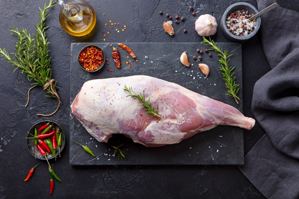Diced Mutton Leg With Bone (1Kg)